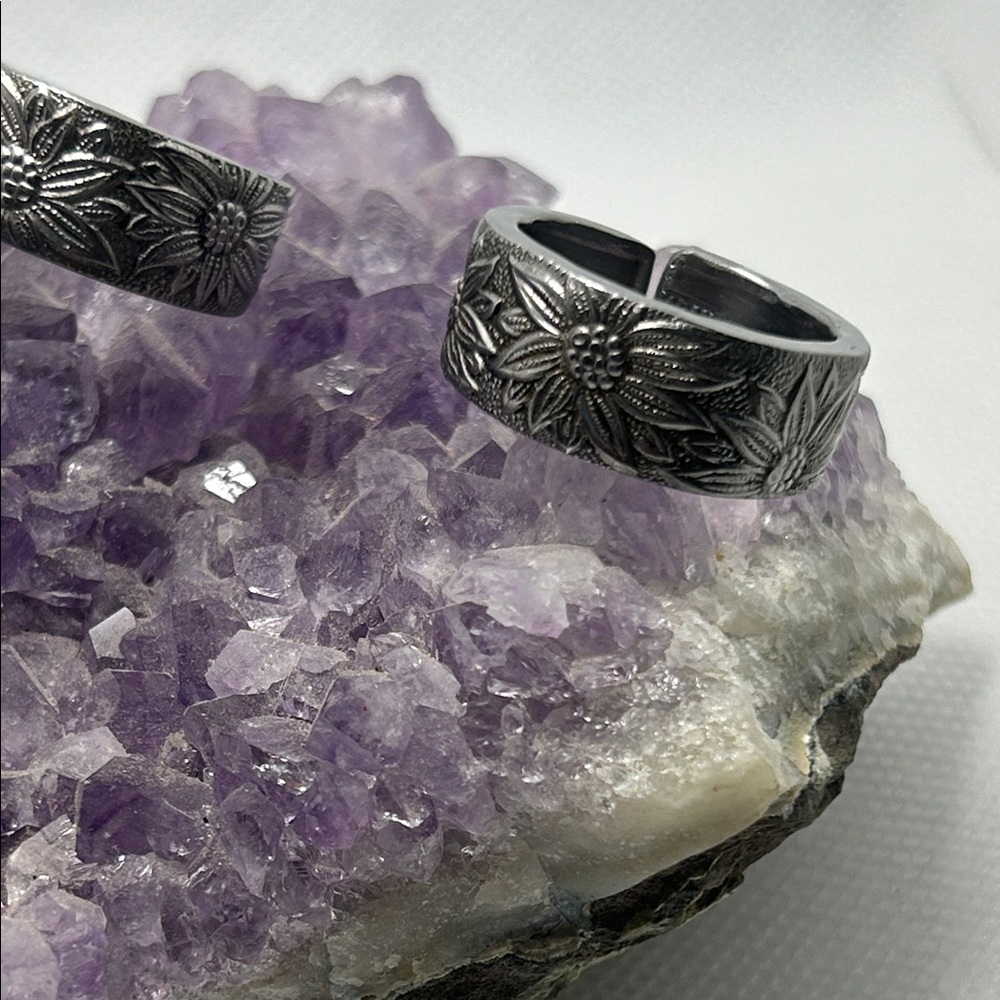 Silver Floral Engraved Rings - Picture 3 of 9